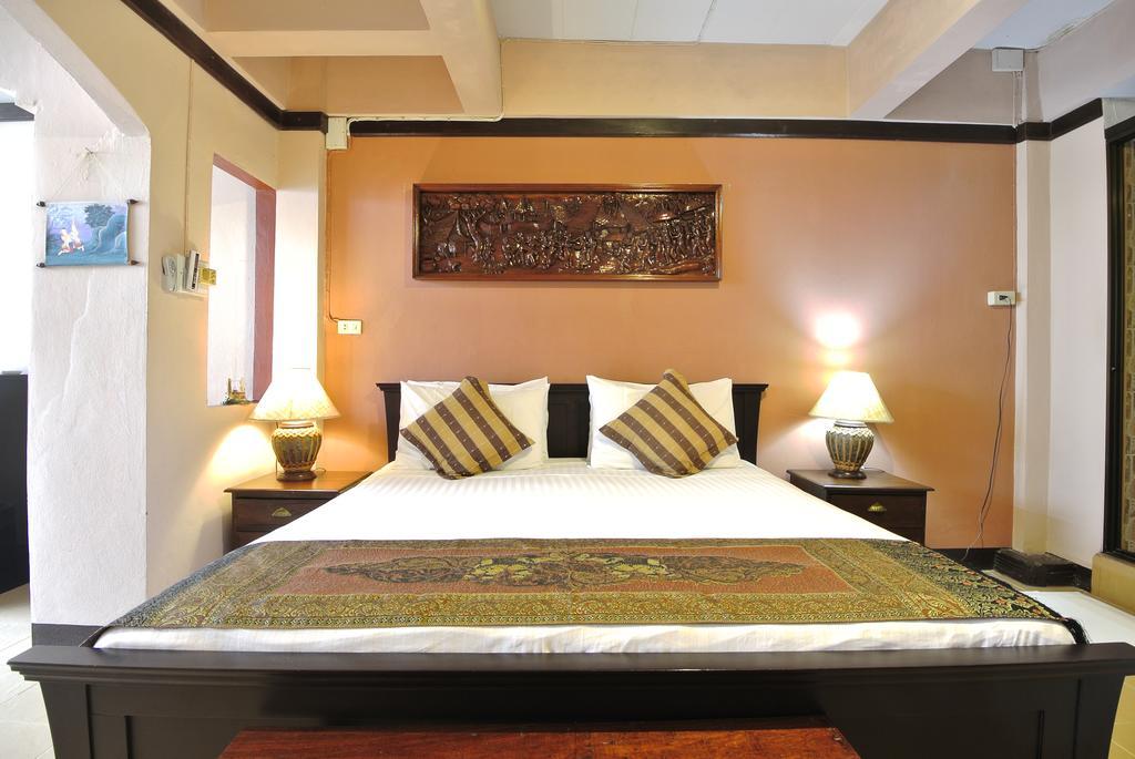 พิศมร เกสต์เฮ้าส์ Hotel เชียงใหม่ ภายนอก รูปภาพ