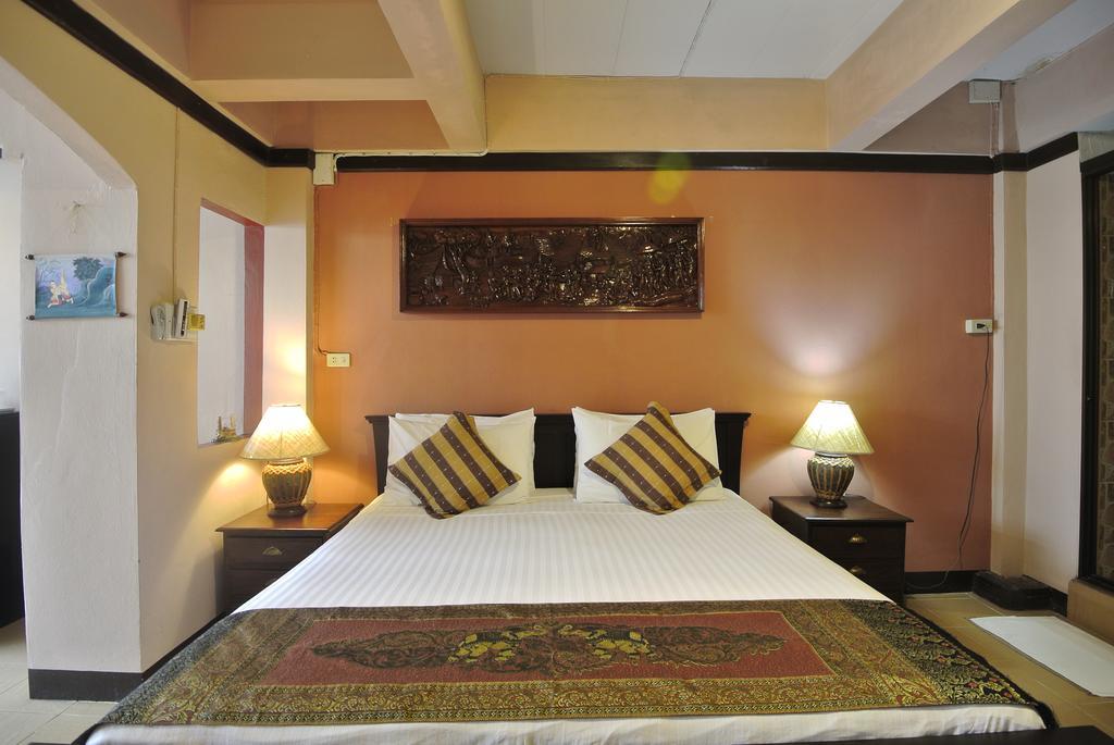 พิศมร เกสต์เฮ้าส์ Hotel เชียงใหม่ ภายนอก รูปภาพ