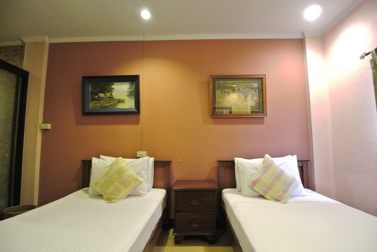 พิศมร เกสต์เฮ้าส์ Hotel เชียงใหม่ ภายนอก รูปภาพ